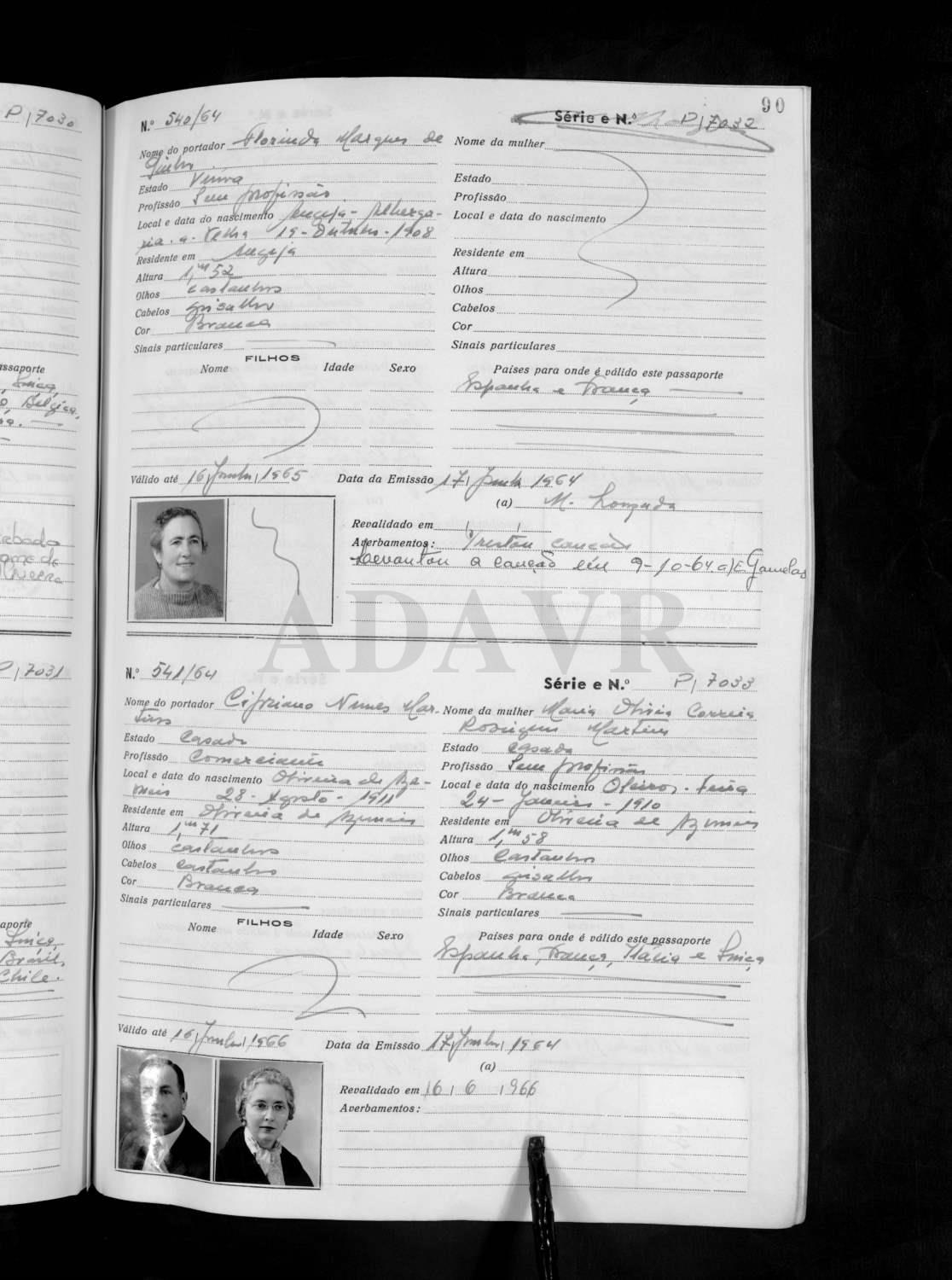 Página integral do livro de passaportes com o registo de Florinda